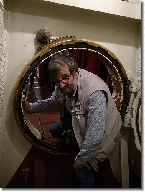 Clicca per scorrere le foto originali ingrandite