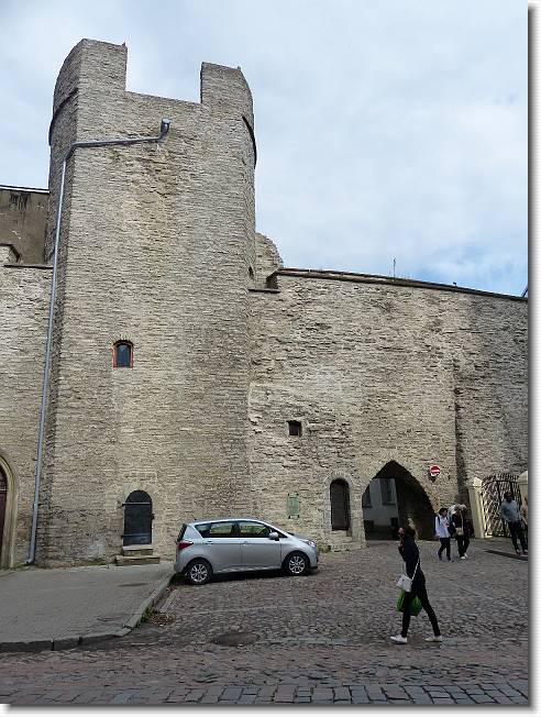 Clicca per scorrere le foto originali ingrandite