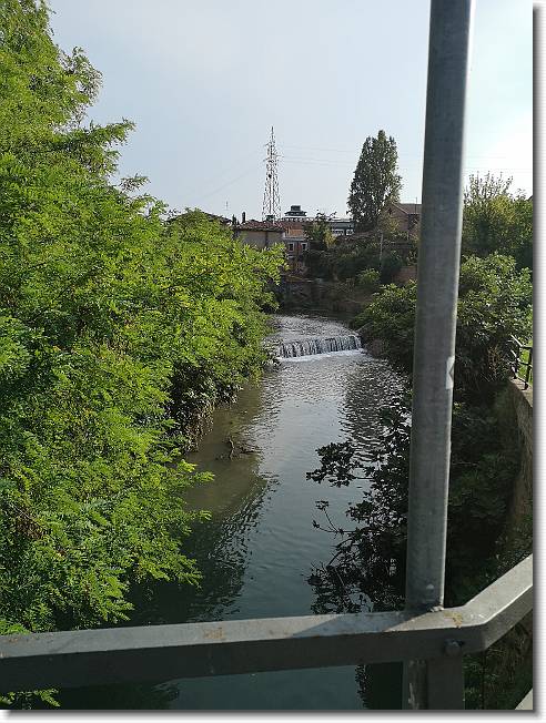 Clicca per scorrere le foto originali ingrandite