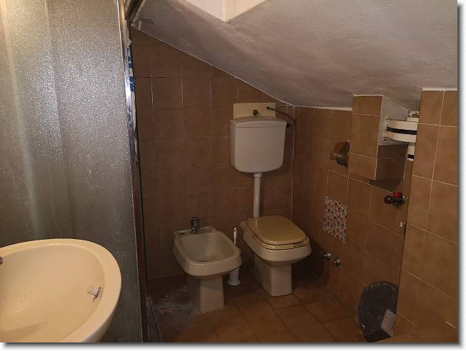 Clicca per scorrere le foto originali ingrandite