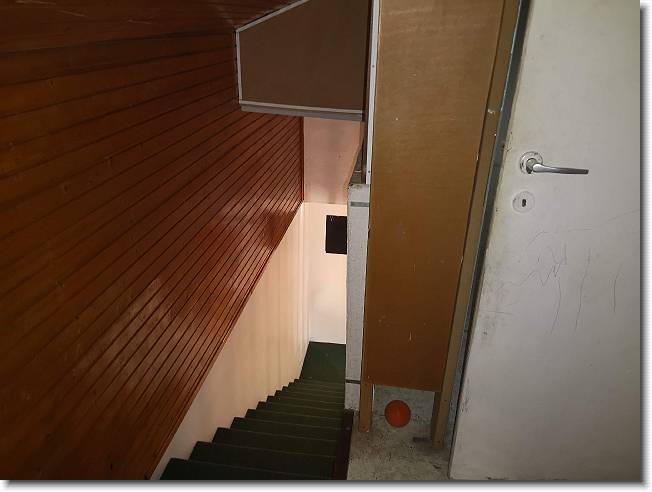Clicca per scorrere le foto originali ingrandite