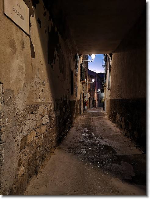 Clicca per scorrere le foto originali ingrandite