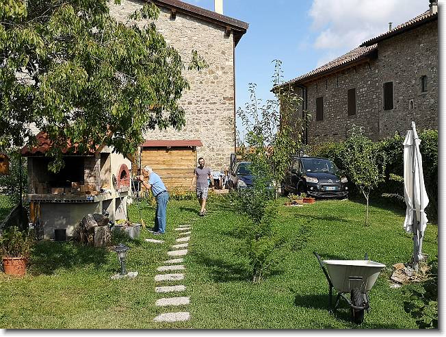 Clicca per scorrere le foto originali ingrandite