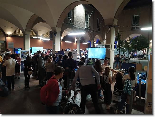 Clicca per scorrere le foto originali ingrandite