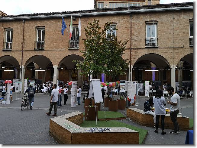 Clicca per scorrere le foto originali ingrandite