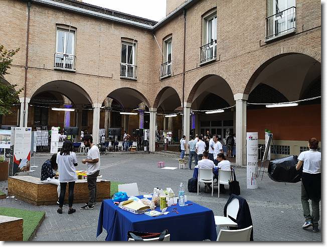 Clicca per scorrere le foto originali ingrandite