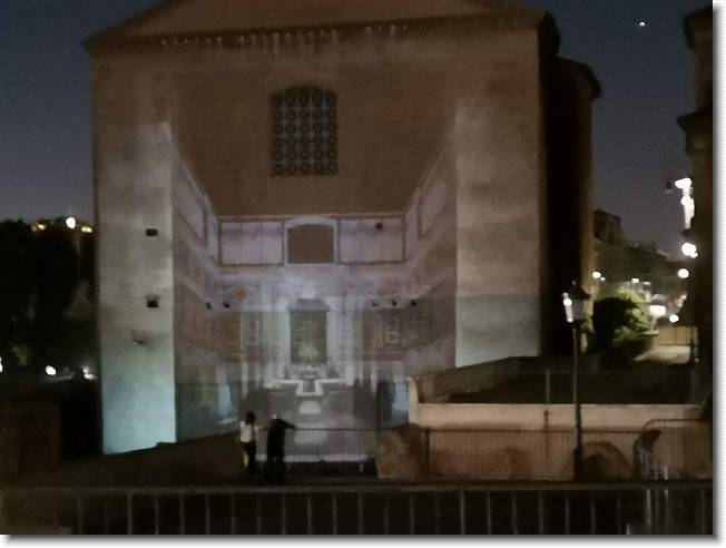 Clicca per scorrere le foto originali ingrandite