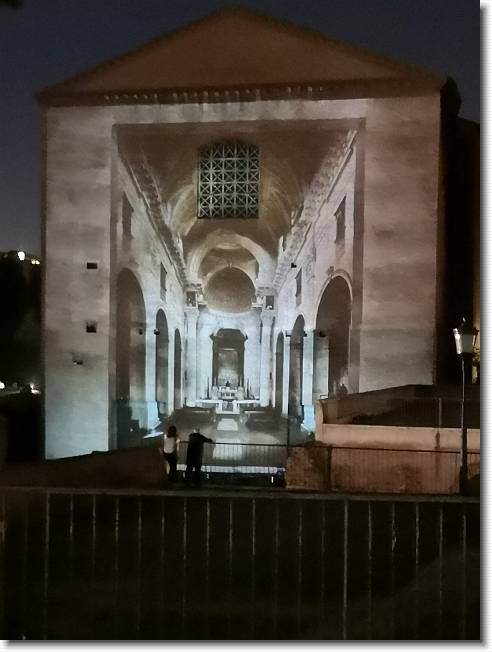 Clicca per scorrere le foto originali ingrandite
