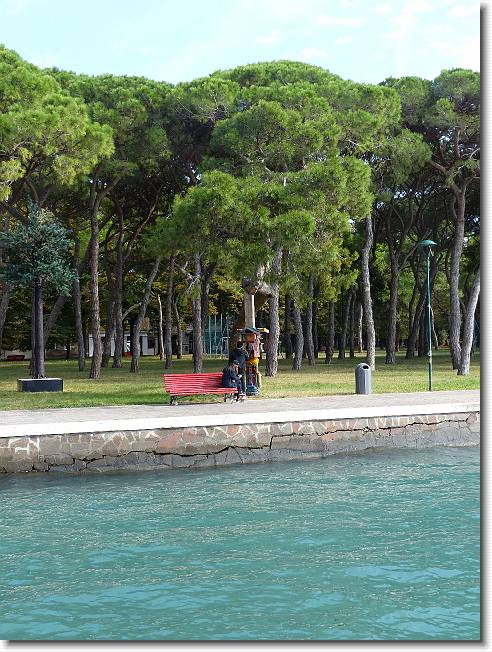 Clicca per scorrere le foto originali ingrandite