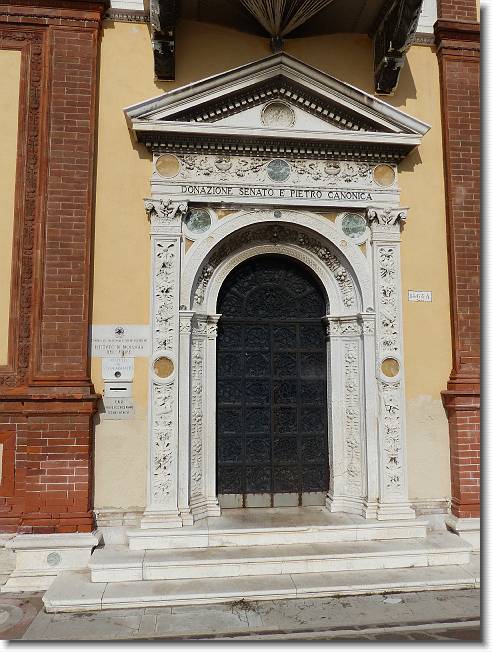 Clicca per scorrere le foto originali ingrandite