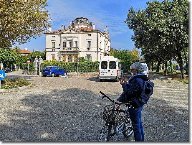 Clicca per scorrere le foto originali ingrandite
