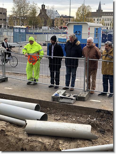 Clicca per scorrere le foto originali ingrandite