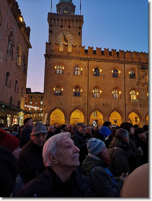 Clicca per scorrere le foto originali ingrandite