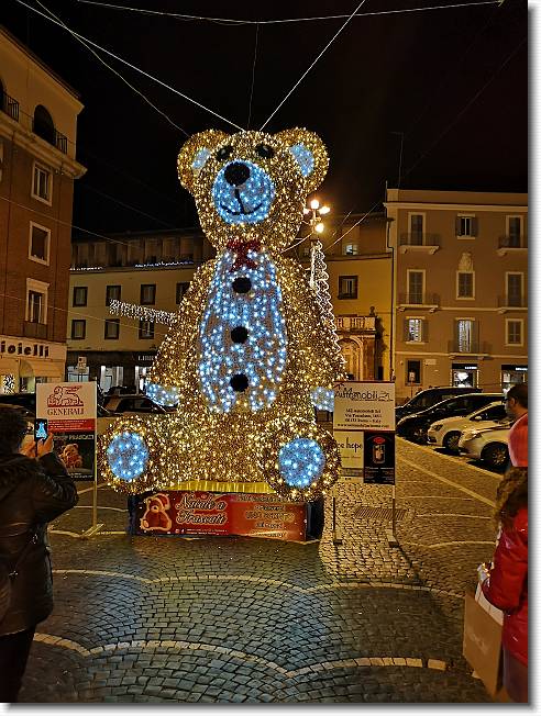 Clicca per scorrere le foto originali ingrandite