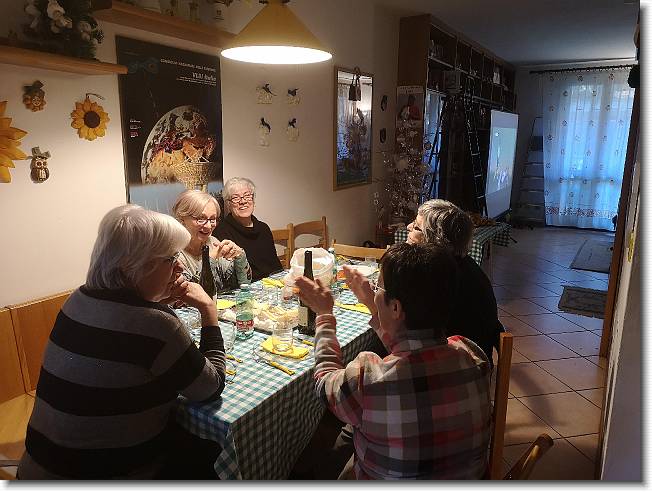 Clicca per scorrere le foto originali ingrandite