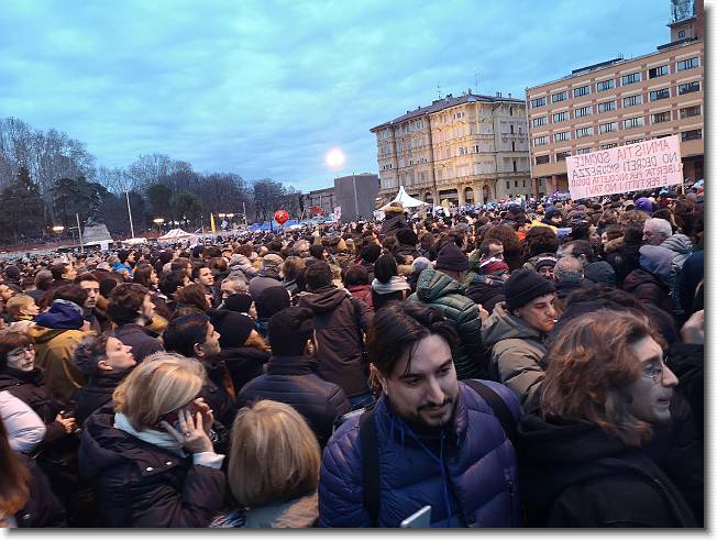Clicca per scorrere le foto originali ingrandite