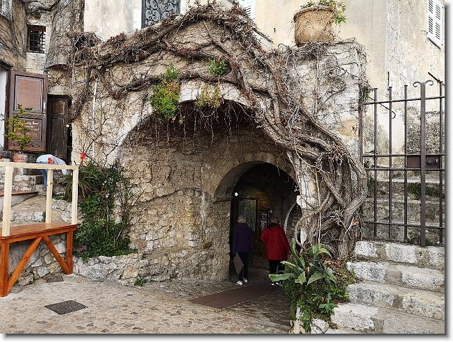 Clicca per scorrere le foto originali ingrandite