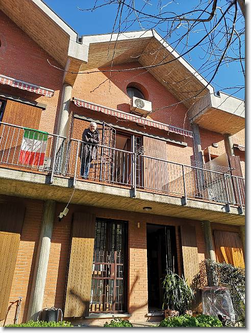 Clicca per scorrere le foto originali ingrandite
