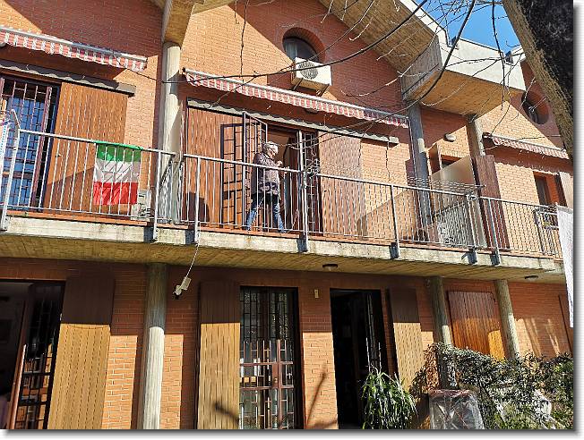 Clicca per scorrere le foto originali ingrandite