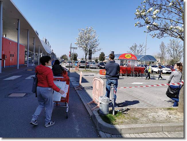 Clicca per scorrere le foto originali ingrandite