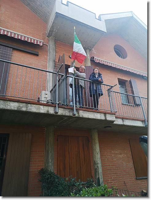 Clicca per scorrere le foto originali ingrandite
