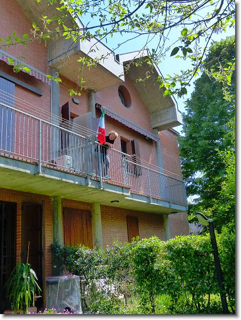 Clicca per scorrere le foto originali ingrandite