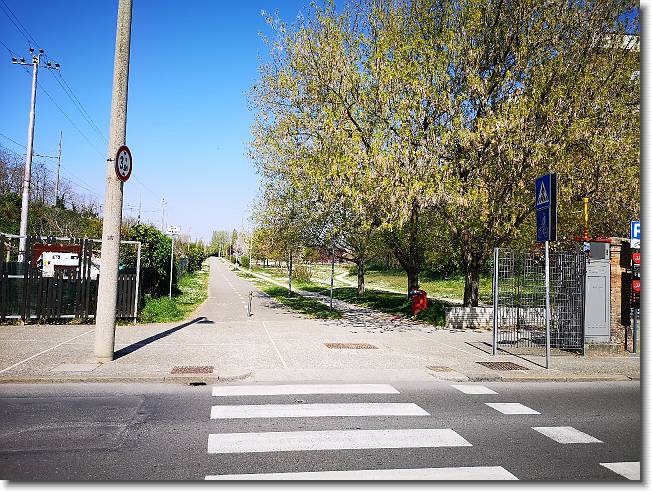 Clicca per scorrere le foto originali ingrandite