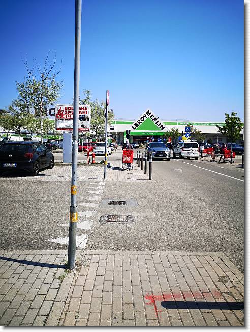 Clicca per scorrere le foto originali ingrandite