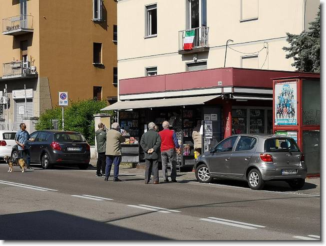 Clicca per scorrere le foto originali ingrandite