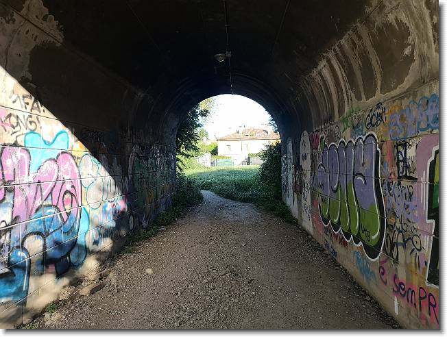 Clicca per scorrere le foto originali ingrandite