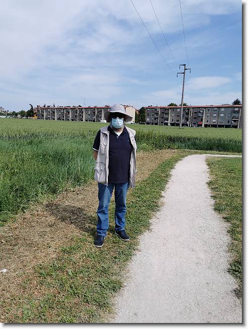 Clicca per scorrere le foto originali ingrandite