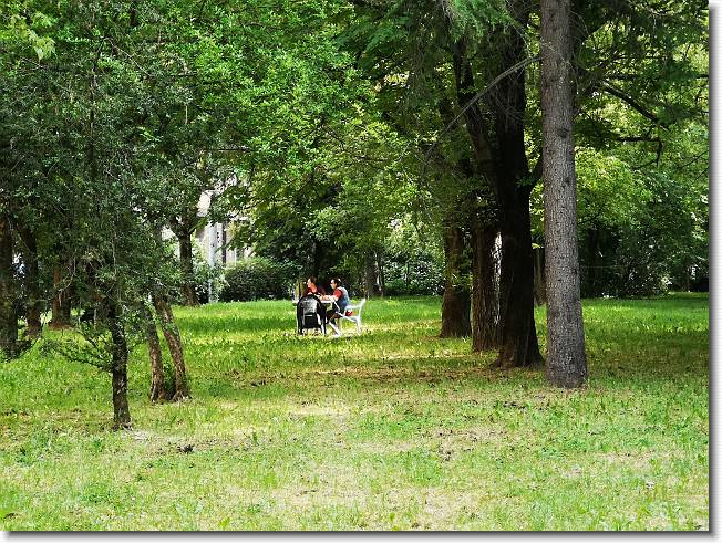 Clicca per scorrere le foto originali ingrandite