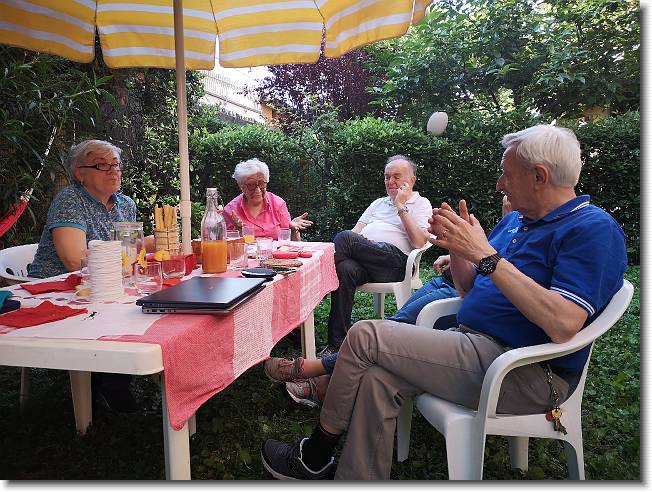 Clicca per scorrere le foto originali ingrandite