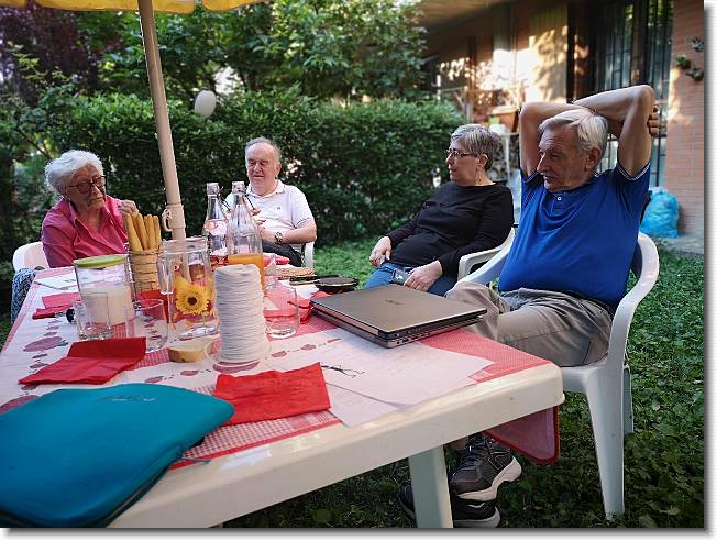 Clicca per scorrere le foto originali ingrandite