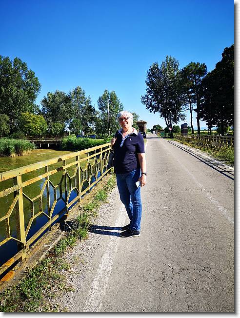 Clicca per scorrere le foto originali ingrandite