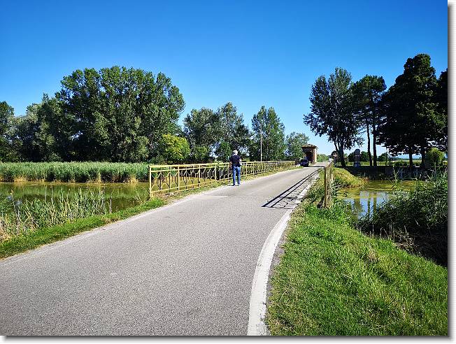 Clicca per scorrere le foto originali ingrandite