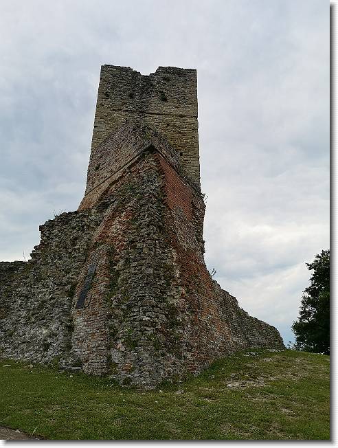 Clicca per scorrere le foto originali ingrandite