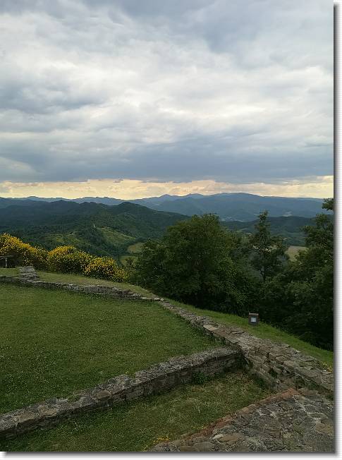 Clicca per scorrere le foto originali ingrandite