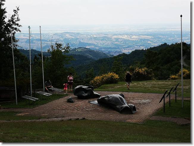Clicca per scorrere le foto originali ingrandite