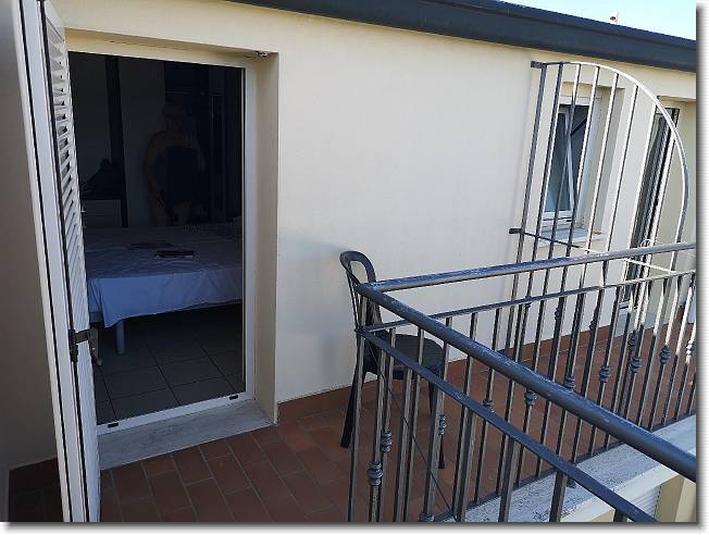 Clicca per scorrere le foto originali ingrandite