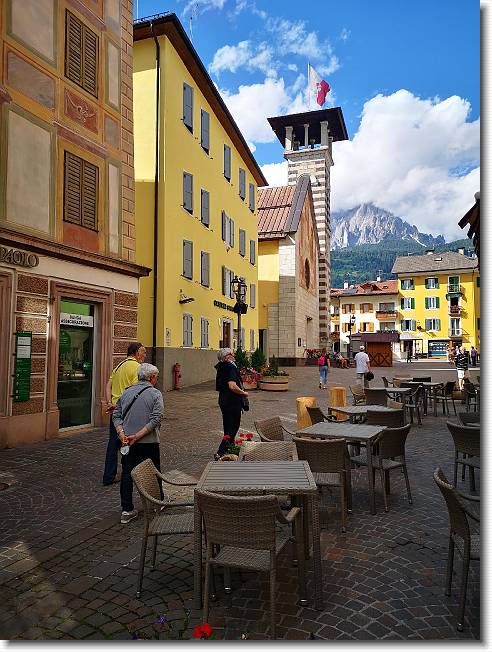 Clicca per scorrere le foto originali ingrandite