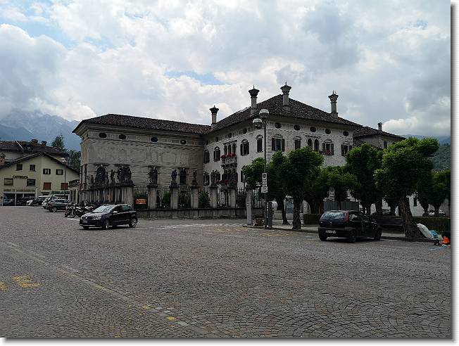 Clicca per scorrere le foto originali ingrandite