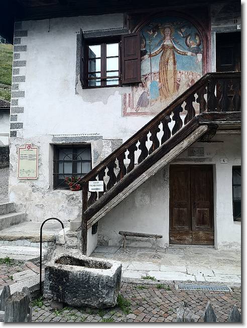 Clicca per scorrere le foto originali ingrandite