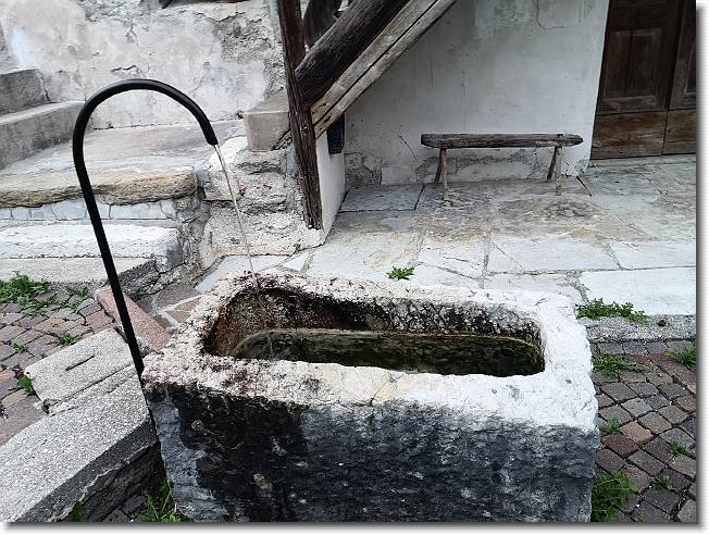 Clicca per scorrere le foto originali ingrandite