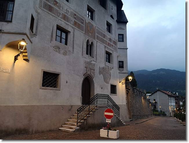 Clicca per scorrere le foto originali ingrandite