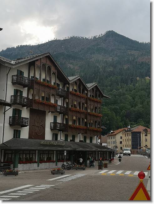 Clicca per scorrere le foto originali ingrandite