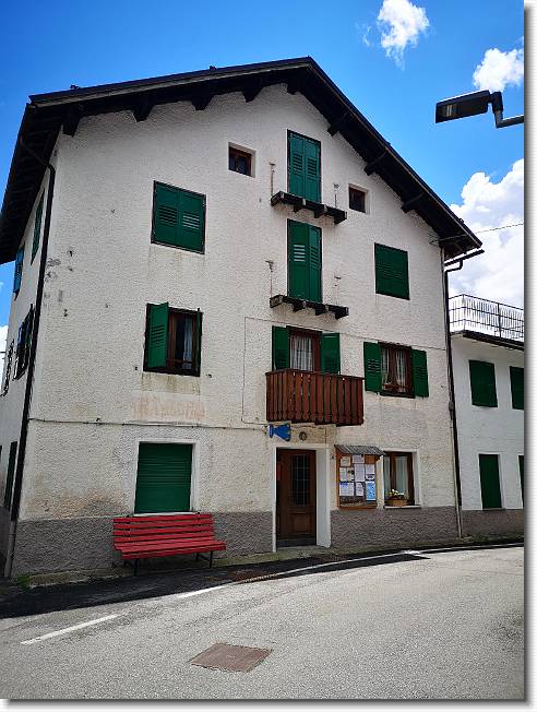 Clicca per scorrere le foto originali ingrandite
