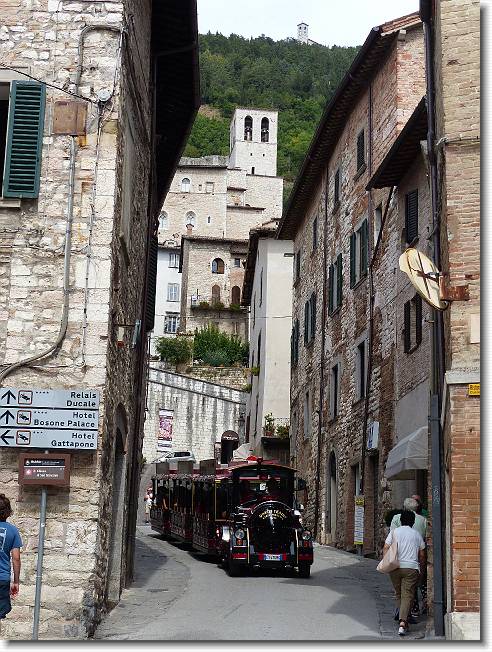 Clicca per scorrere le foto originali ingrandite
