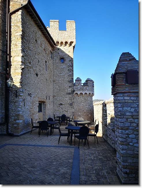 Clicca per scorrere le foto originali ingrandite