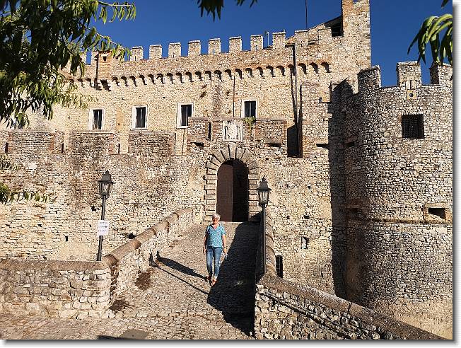 Clicca per scorrere le foto originali ingrandite